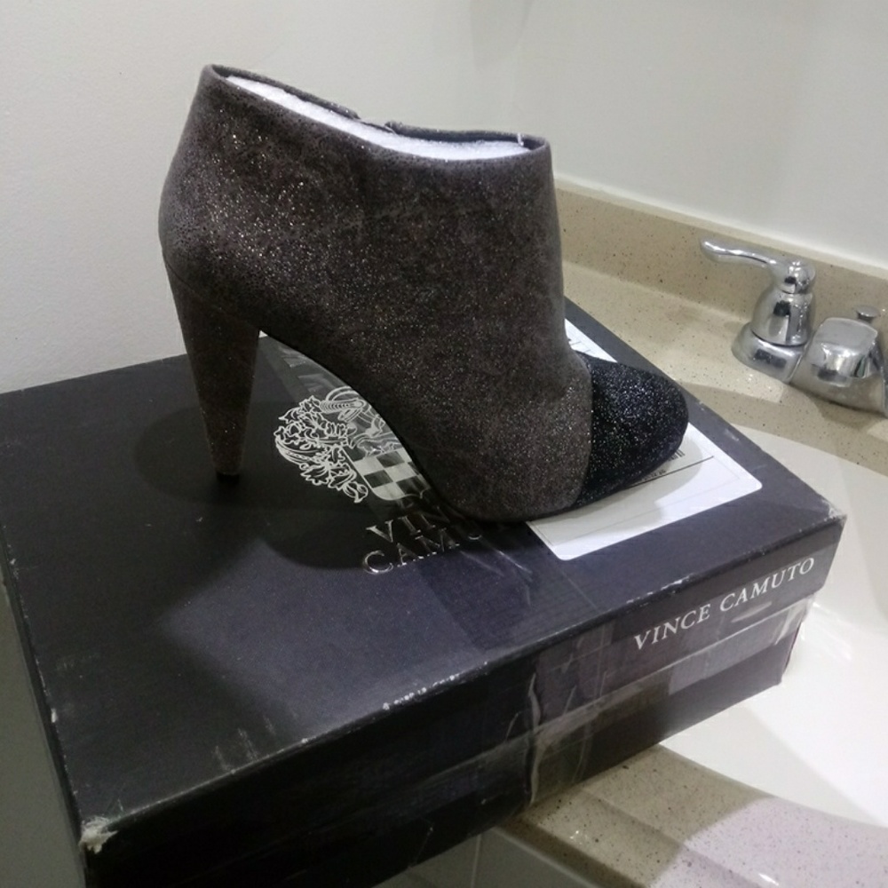 Vincent Camuto booties